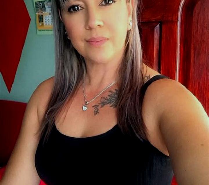 Abril Adelfas escort