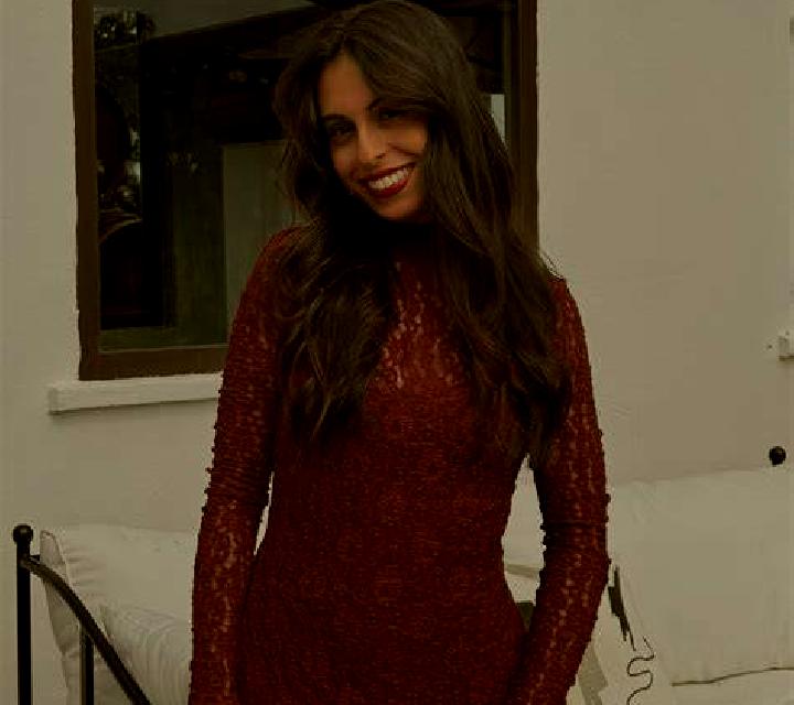 Abril Anglesola escort