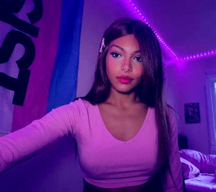 Aurora Huerguina escort