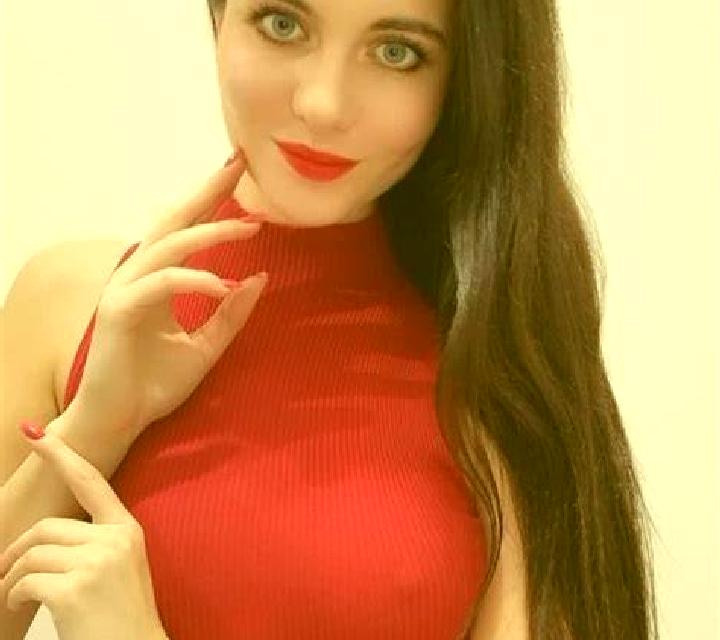 Carla 3 Colunga escort