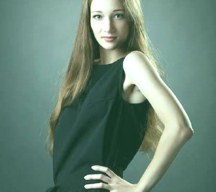 Emilia Alcocero de Mola escort