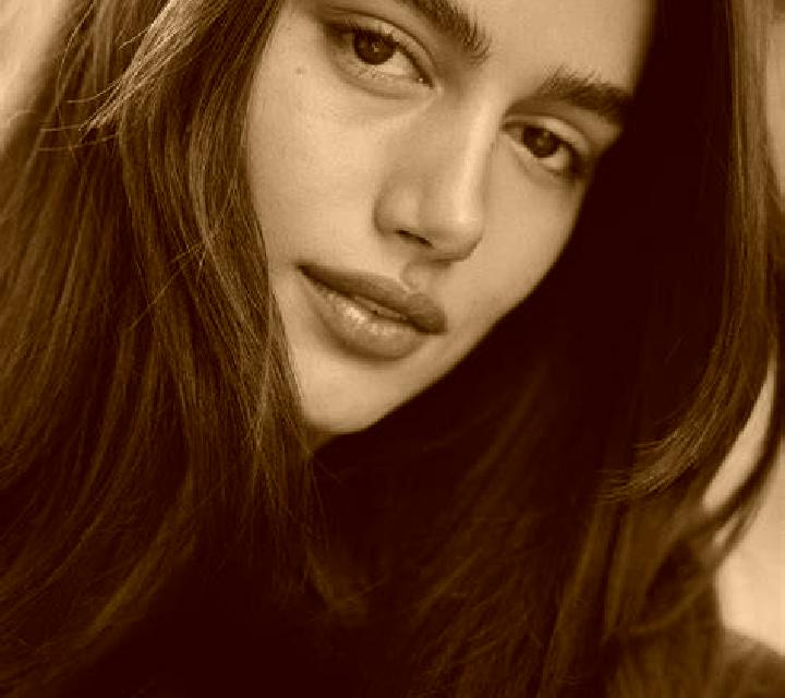 Emilia Pineda de la Sierra escort