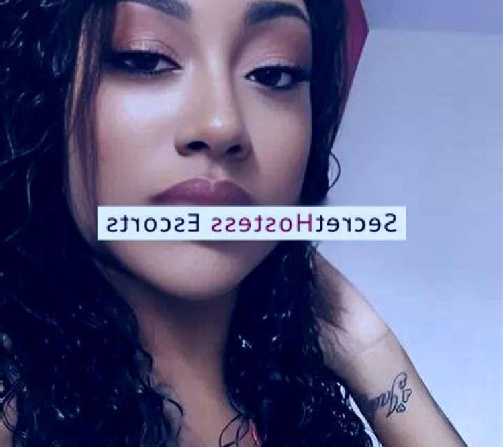 Giulia 3 Plenas escort