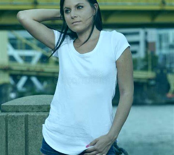 Josefina Aizarnazabal escort