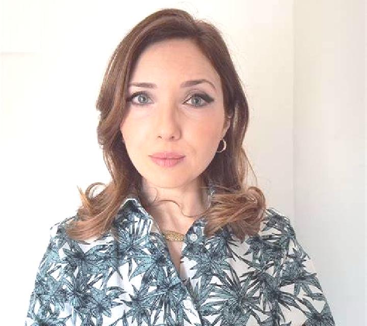 Julia Barrios de Colina escort
