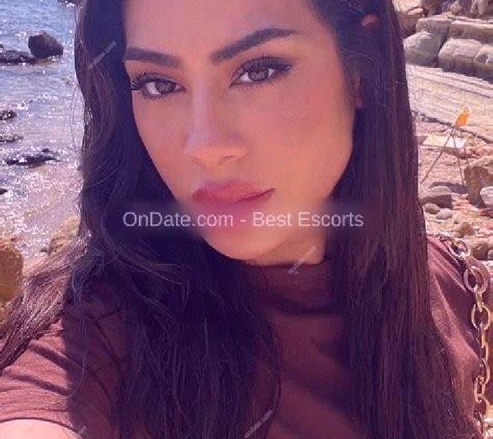 Julia Bubion escort