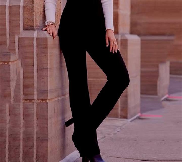 Julia Puebla de la Reina escort