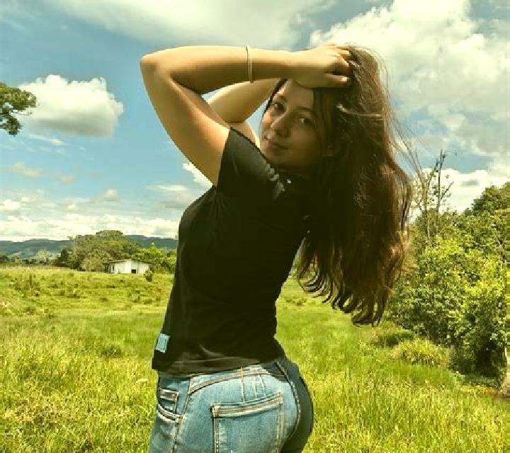 Lola 3 Legarda escort