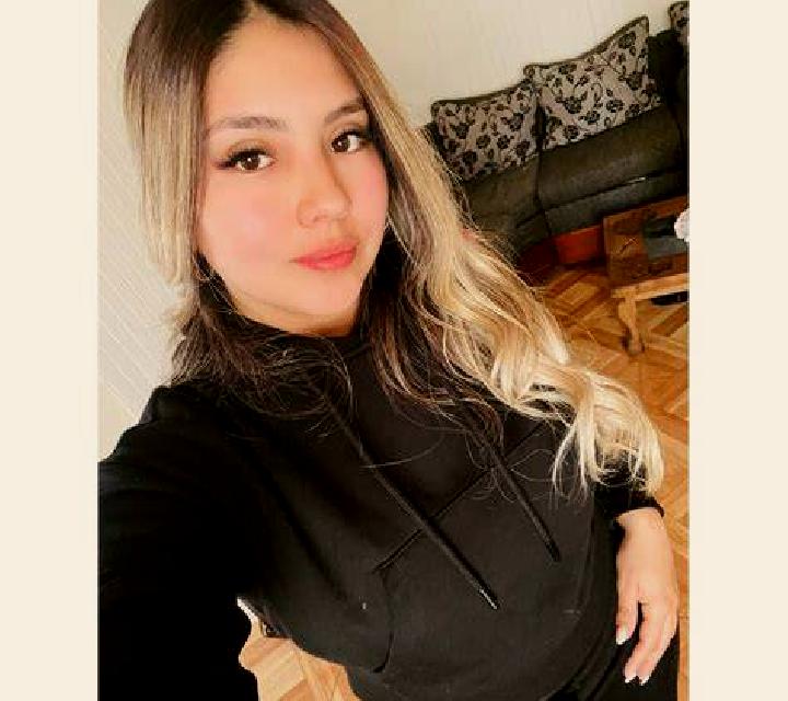 Lola 3 Vindel escort