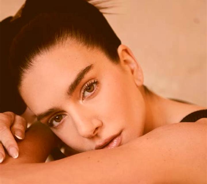 Mariana Beuda escort
