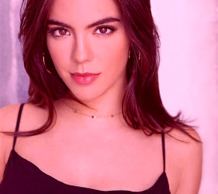 Marta 2 Piraces escort