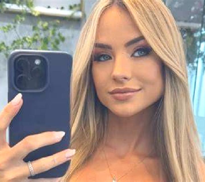 Ángela Navales escort