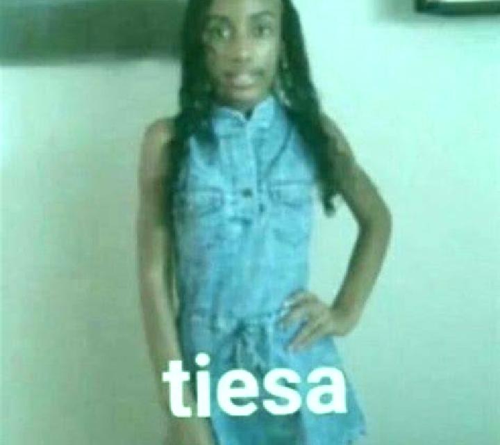 Noa 2 Villel escort