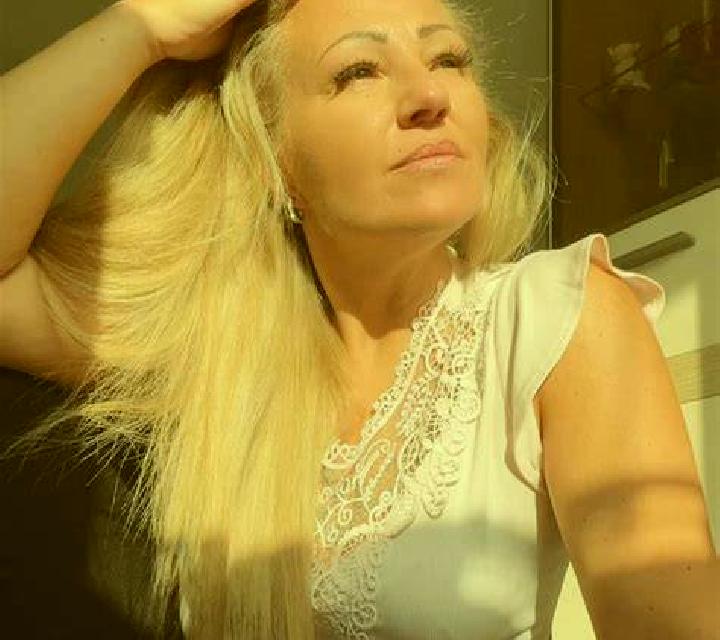 Renata 2 Godojos escort