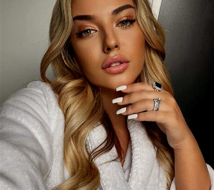 Salma Mugardos escort