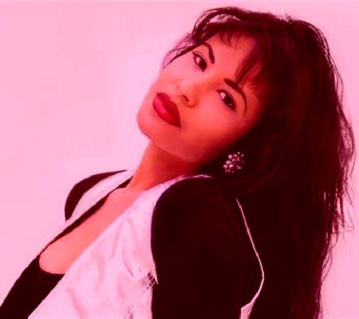 Selene Quintanilla de Onesimo escort