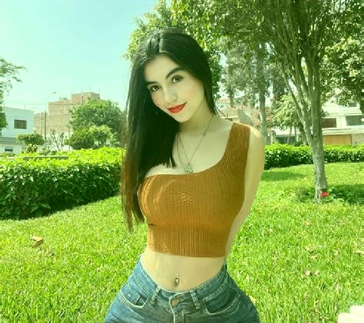 Sofía 3 Latina escort