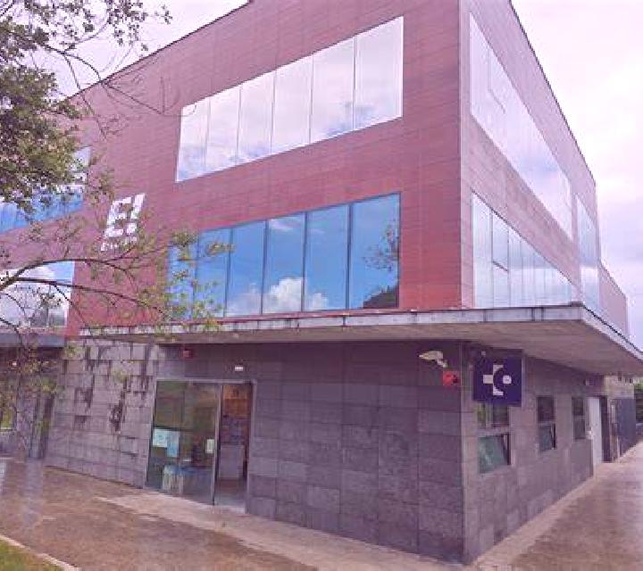 Zara 2 Llauri escort